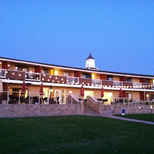 Photo taken at SeaCrest OceanFront Hotel in Pismo Beach by Sarah R. on 10/29/2011