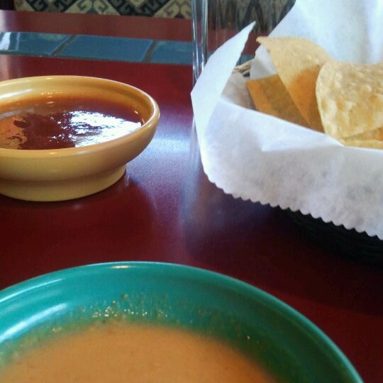 Foto scattata a Pancho Villa Mexican Restaurant da Patty M. il 8/16/2012