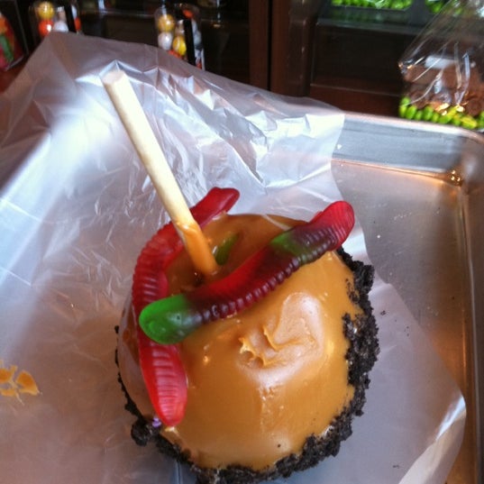 Photo taken at Amy&#39;s Candy Kitchen &amp; Gourmet Caramel Apples by Amber T. on 3/18/2012