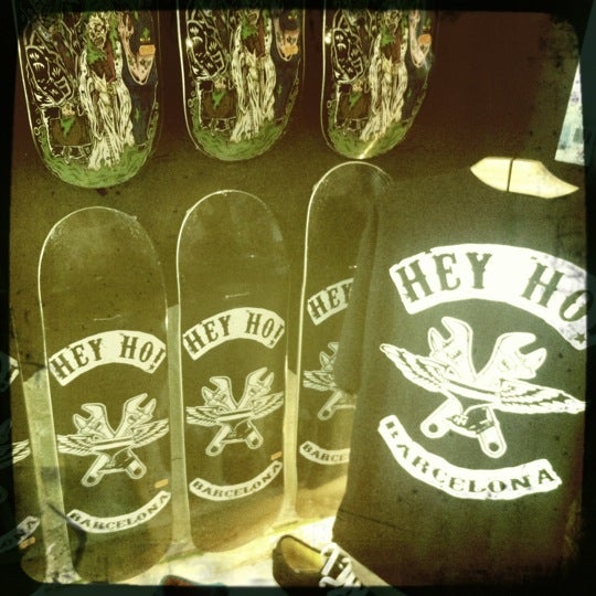 Minimaal gewicht Behoort Photos at Hey Ho! Skate Shop - Board Shop in El Raval