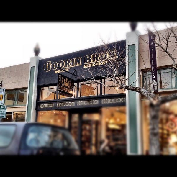 Foto tirada no(a) Goorin Bros. Hat Shop por Marie D. em 1/30/2012