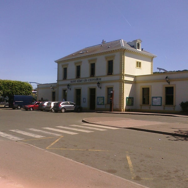 RER SaintRémylèsChevreuse [B] Estación de ferrocarril en Saint