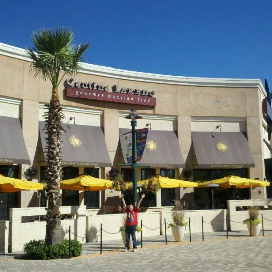 10/2/2011 tarihinde Jason L.ziyaretçi tarafından Cantina Laredo'de çekilen fotoğraf