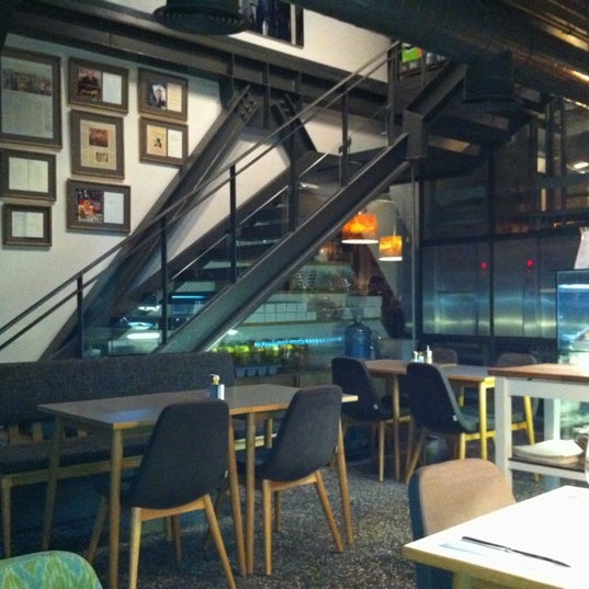 3/28/2011 tarihinde Tufan S.ziyaretçi tarafından Enstitu Restoran (Istanbul Culinary Institute)'de çekilen fotoğraf