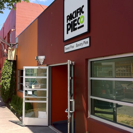 รูปภาพถ่ายที่ Pacific Pie Company โดย PDX P. เมื่อ 7/31/2011