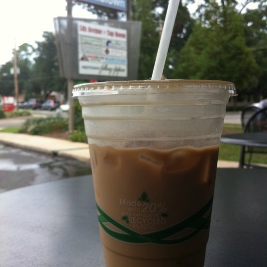 Photo taken at RedEye Coffee Midtown by Caroll on 9/28/2011