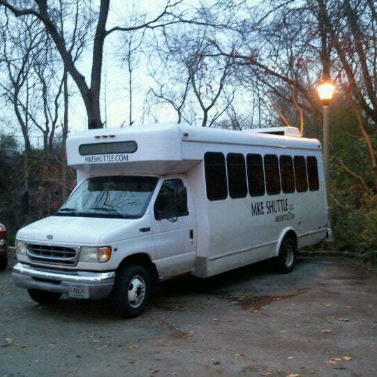 Снимок сделан в Hubbard Lodge пользователем Milwaukee Shuttle 11/12/2011