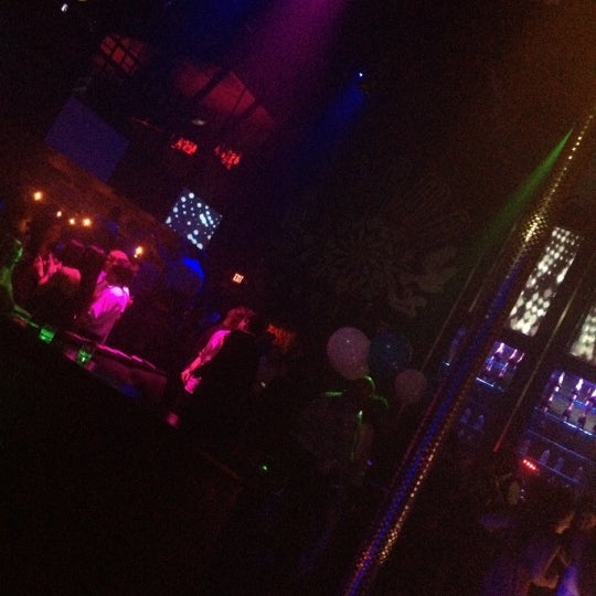 Foto tirada no(a) Gold Room Nightclub por Rose L. em 9/2/2012