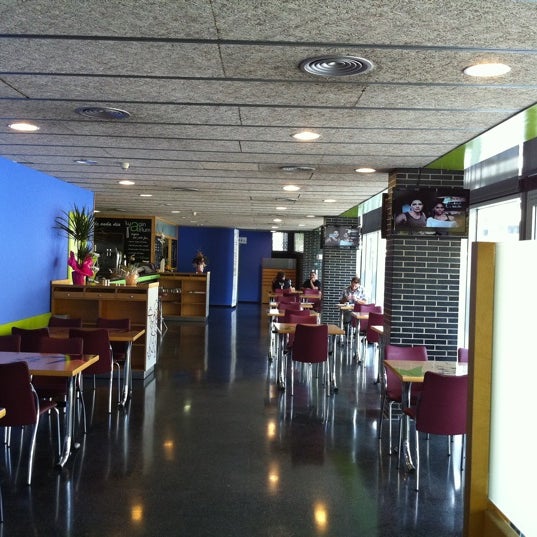Foto tirada no(a) IMAGINATRIUM - Restaurant Atrium por Gina d. em 10/5/2011