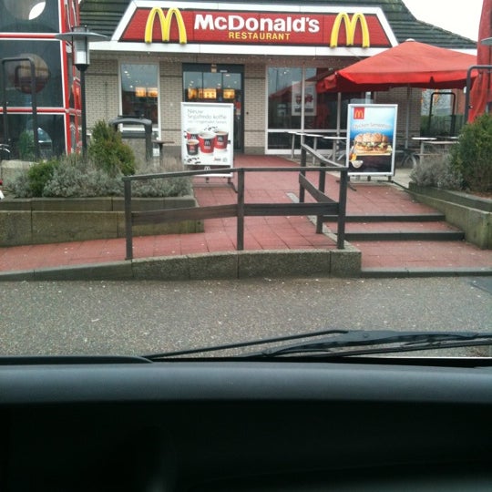 รูปภาพถ่ายที่ McDonald&#39;s โดย Lars /. เมื่อ 4/17/2011