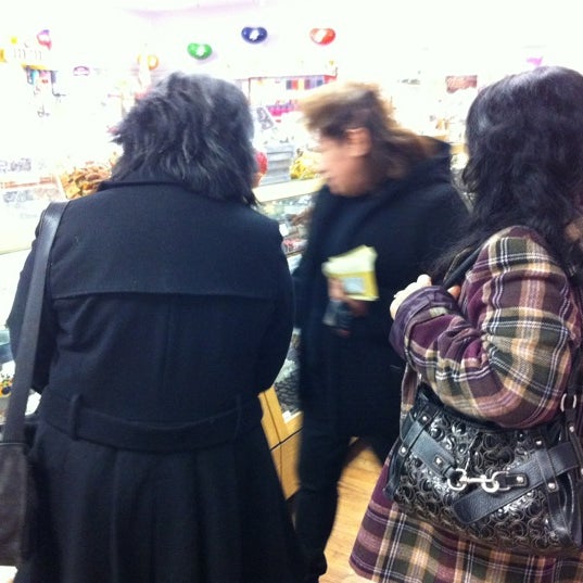 รูปภาพถ่ายที่ Wayside Country Store โดย Nancy Y. เมื่อ 1/28/2012