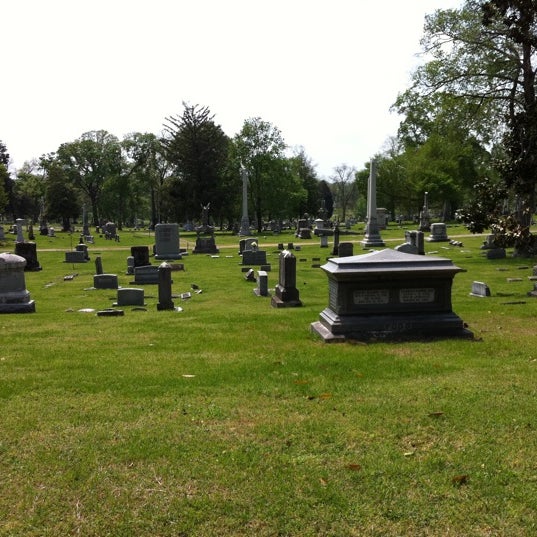 Photo prise au Mount Olivet Funeral Home &amp; Cemetery par Jamey T. le4/19/2011