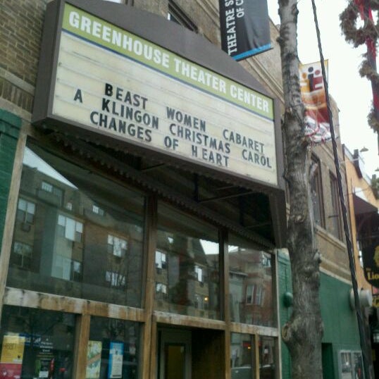Foto tirada no(a) Greenhouse Theater Center por Fredo A. em 12/19/2011