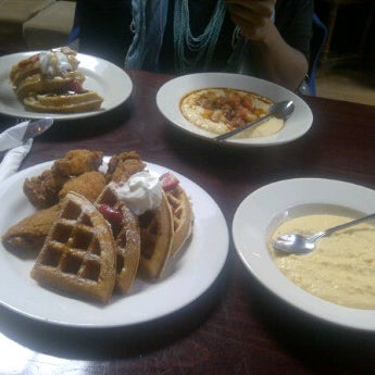 Brunch is soooo poppin!!!! Chicken and Waffle andd Grit!!!