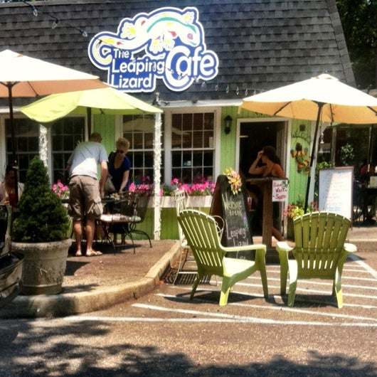 รูปภาพถ่ายที่ Leaping Lizard Cafe โดย Myra S. เมื่อ 6/19/2012