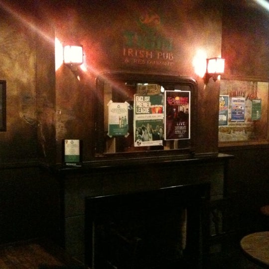 Photo prise au Tigin Irish Pub par Morgan G. le4/22/2011