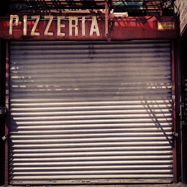Снимок сделан в Roebling Pizza пользователем Andreas W. 4/8/2012