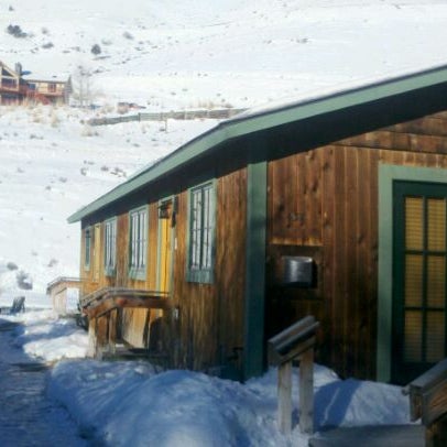 Das Foto wurde bei The Alpine House von Sam am 2/6/2012 aufgenommen