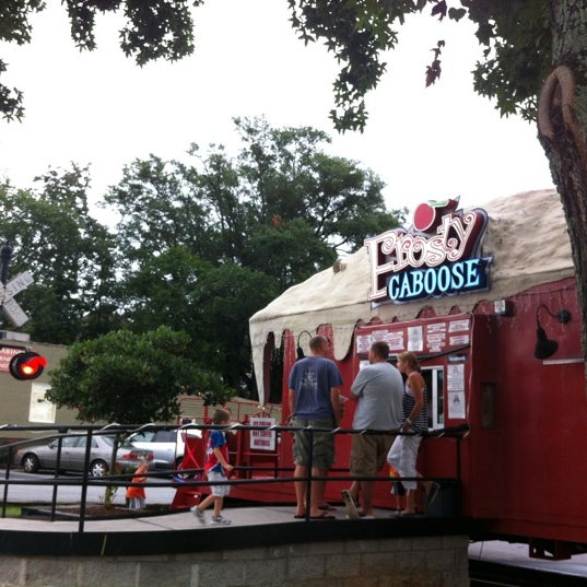 Photo taken at Frosty Caboose by Beachcomber Kim :. on 7/21/2012