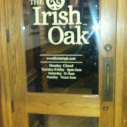 Foto tirada no(a) The Irish Oak por Gregory C. em 2/22/2012