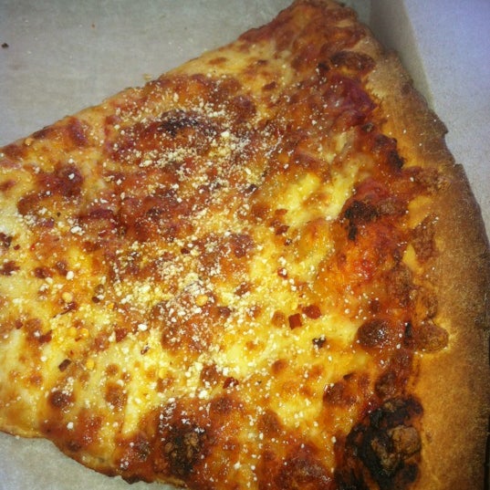 Снимок сделан в Manny &amp; Olga’s Pizza пользователем Rasheed H. 9/11/2012