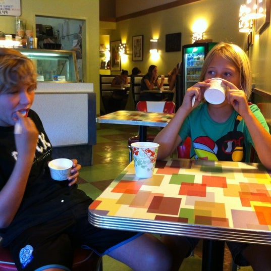 Photo taken at Double Rainbow Cafe by Martin B. on 9/9/2012