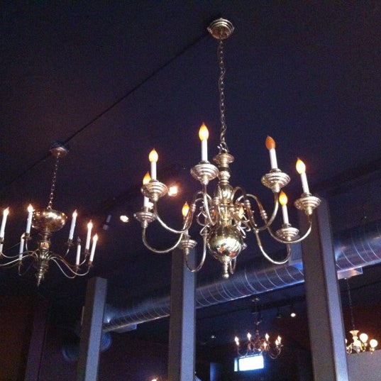 Foto diambil di In The Red Wine Bar &amp; Cafe oleh Ruben P. pada 9/6/2012