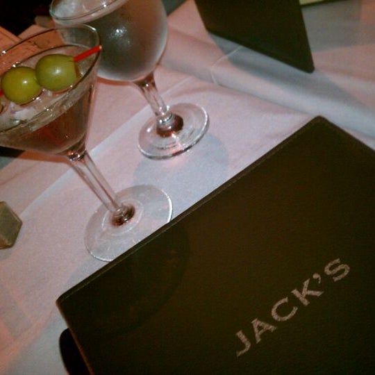 รูปภาพถ่ายที่ Jack&#39;s Restaurant and Bar โดย Alexis R. เมื่อ 6/1/2012