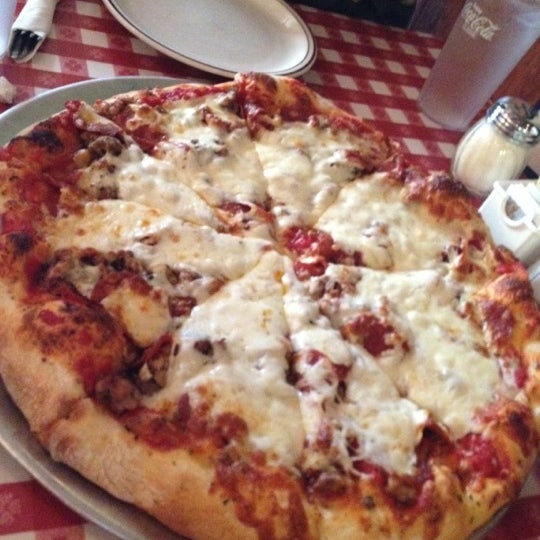 Photo prise au Filippi&#39;s Pizza Grotto- Napa par Michelle le6/27/2012