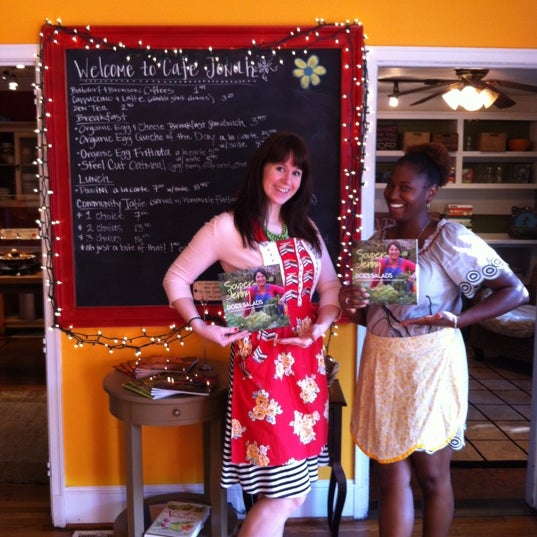5/26/2012にKamisha M.がCafe Jonah and The Magical Atticで撮った写真