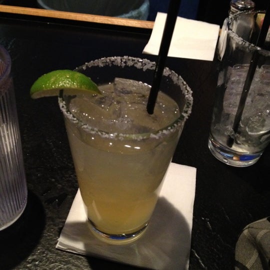 Fantastic food, great happy hour, super strong drinks. Puts all other salsas to shame!!