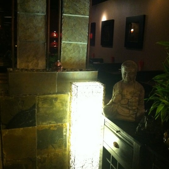 Foto diambil di Zen Bistro &amp; Wine Bar oleh Jason H. pada 2/22/2012