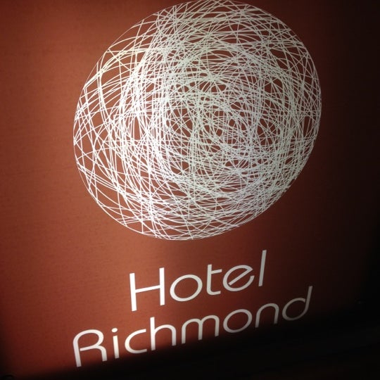 Снимок сделан в Hotel Richmond пользователем Tony 7/11/2012