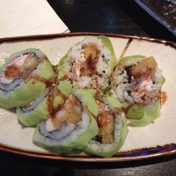 Foto tirada no(a) Wonderful Sushi Hillcrest por Kaye em 9/4/2012