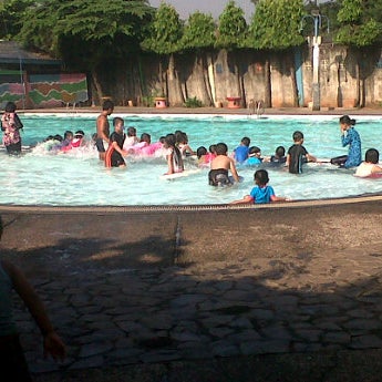 Foto Di Kolam Renang Permata Timur Ii Taman Air Di Jakarta
