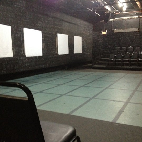 Foto tirada no(a) The Secret Theatre por Richard M. em 5/2/2012