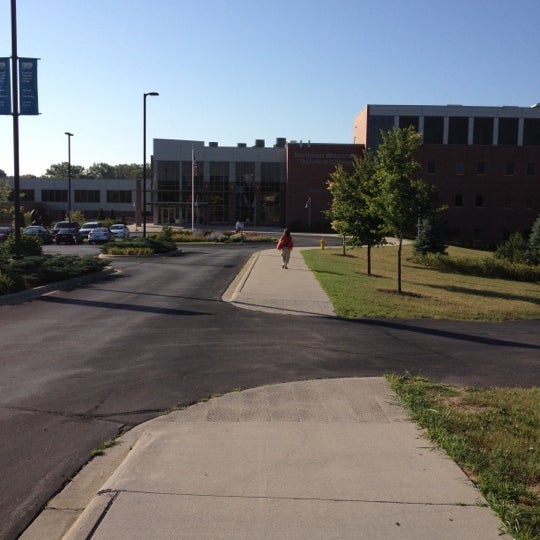 Foto tirada no(a) Northeast Wisconsin Technical College por Clint em 7/10/2012