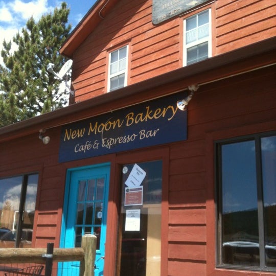 Foto diambil di New Moon Bakery and Cafe oleh Jim B. pada 5/27/2012