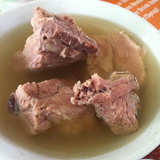 6/10/2012にHongrui L.がJoo Siah Bak Koot Teh 裕城肉骨茶で撮った写真