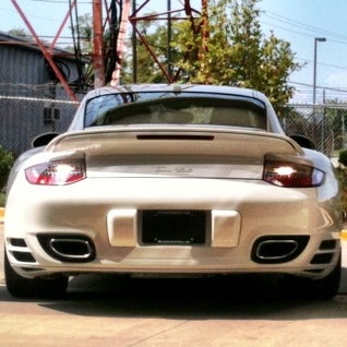 Das Foto wurde bei Porsche Annapolis von Valentina T. am 7/28/2012 aufgenommen