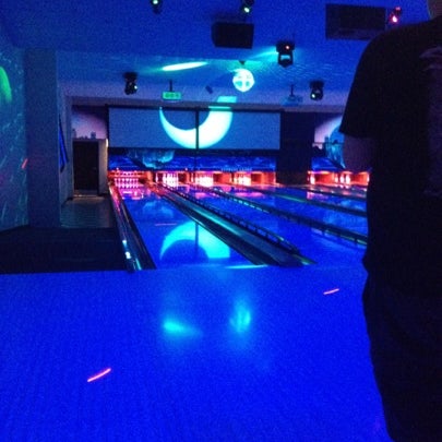 7/18/2012 tarihinde Brandonziyaretçi tarafından Cypress Lanes Bowling • Arcade • Bar &amp; Grill'de çekilen fotoğraf