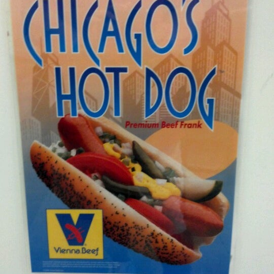 Das Foto wurde bei Hotdog-Opolis von Scott K. E. am 9/13/2012 aufgenommen