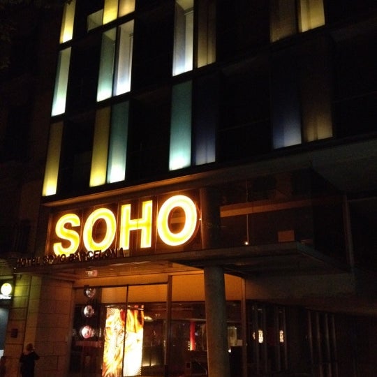 Photo taken at Hotel Soho by Mathieu T. on 5/14/2012