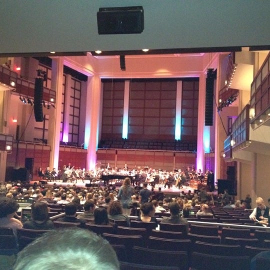 3/22/2012에 amanda v.님이 Meymandi Concert Hall에서 찍은 사진