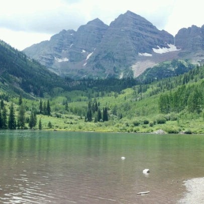Photo taken at Maroon Bells Guide &amp; Outfitters by Jon V. on 7/28/2012