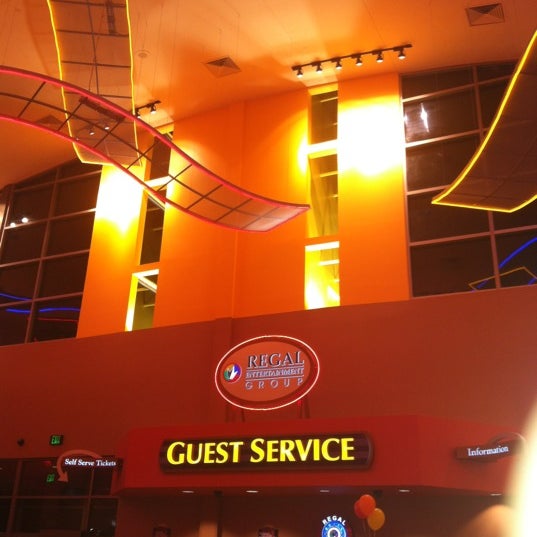 Regal Waugh Chapel & IMAX 영화관에서의 사진