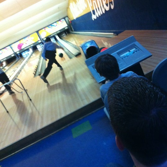4/1/2012にVan S.がWhitestone Lanes Bowling Centersで撮った写真