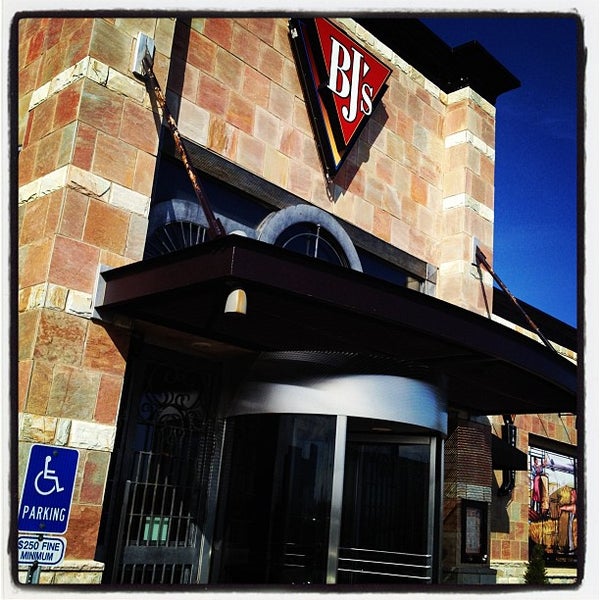 Das Foto wurde bei BJ&#39;s Restaurant &amp; Brewhouse von Jerry H. am 3/11/2012 aufgenommen
