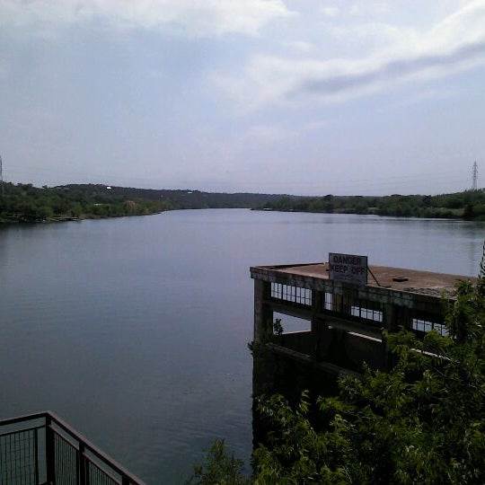4/15/2012 tarihinde Melanie M.ziyaretçi tarafından River City Grille'de çekilen fotoğraf