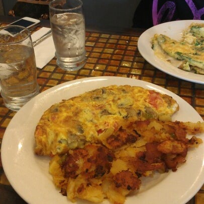 Photo taken at Good Eats Diner by Yelena on 7/3/2012